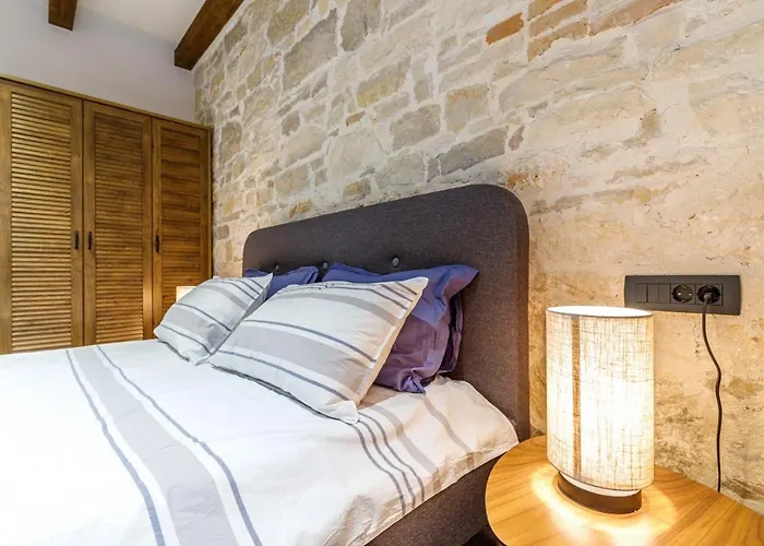 The 3 Figs 3* פורץ